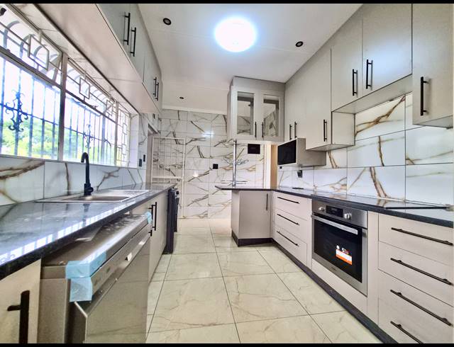 3 bed property to rent in ILLIONDALE